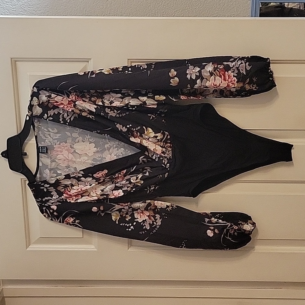 Body suit/shirt shein size small. Black with light colored flowers